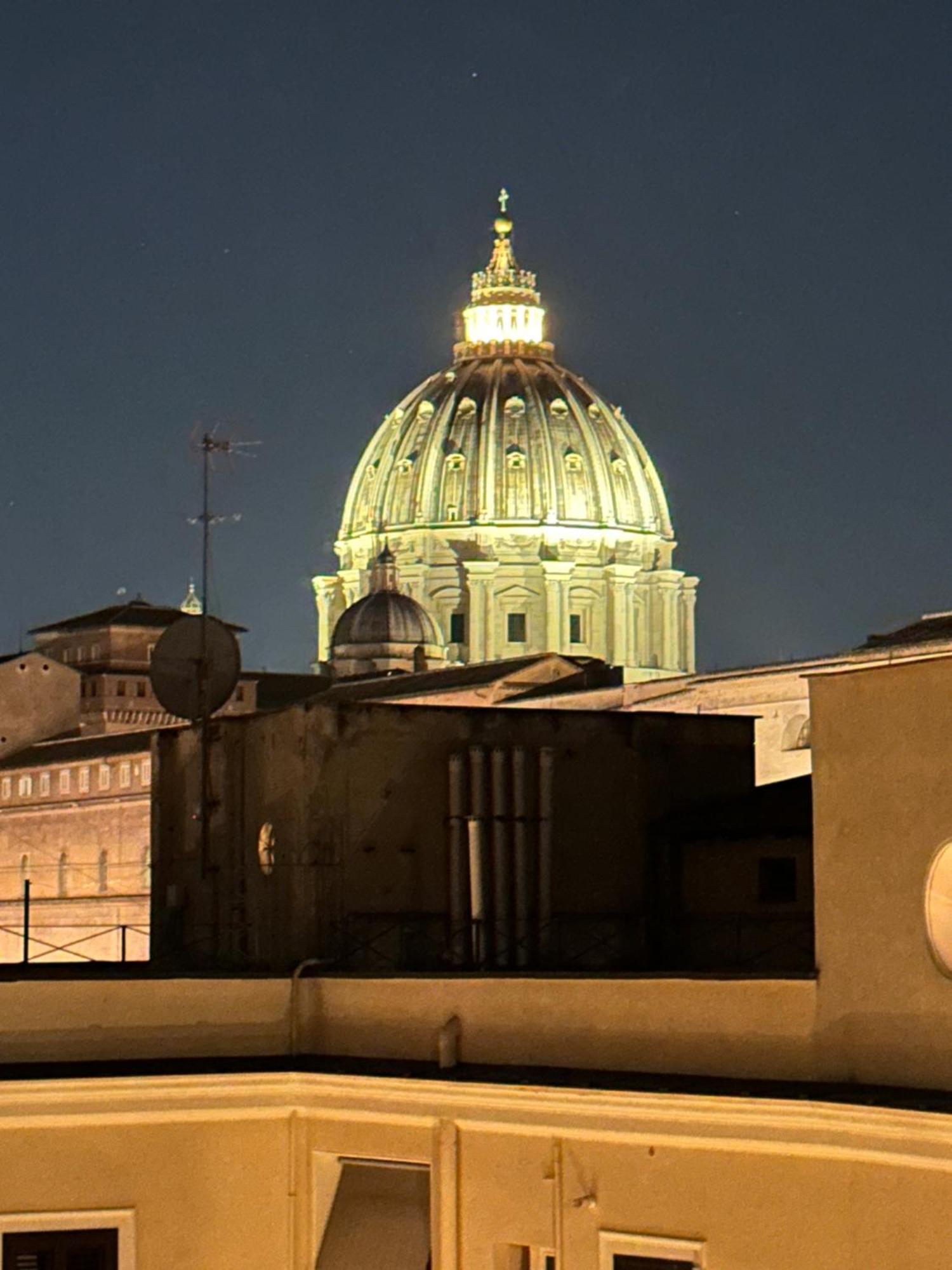 Ricettiva Risorgimento San Pietro E Musei Vaticani Rome Bagian luar foto